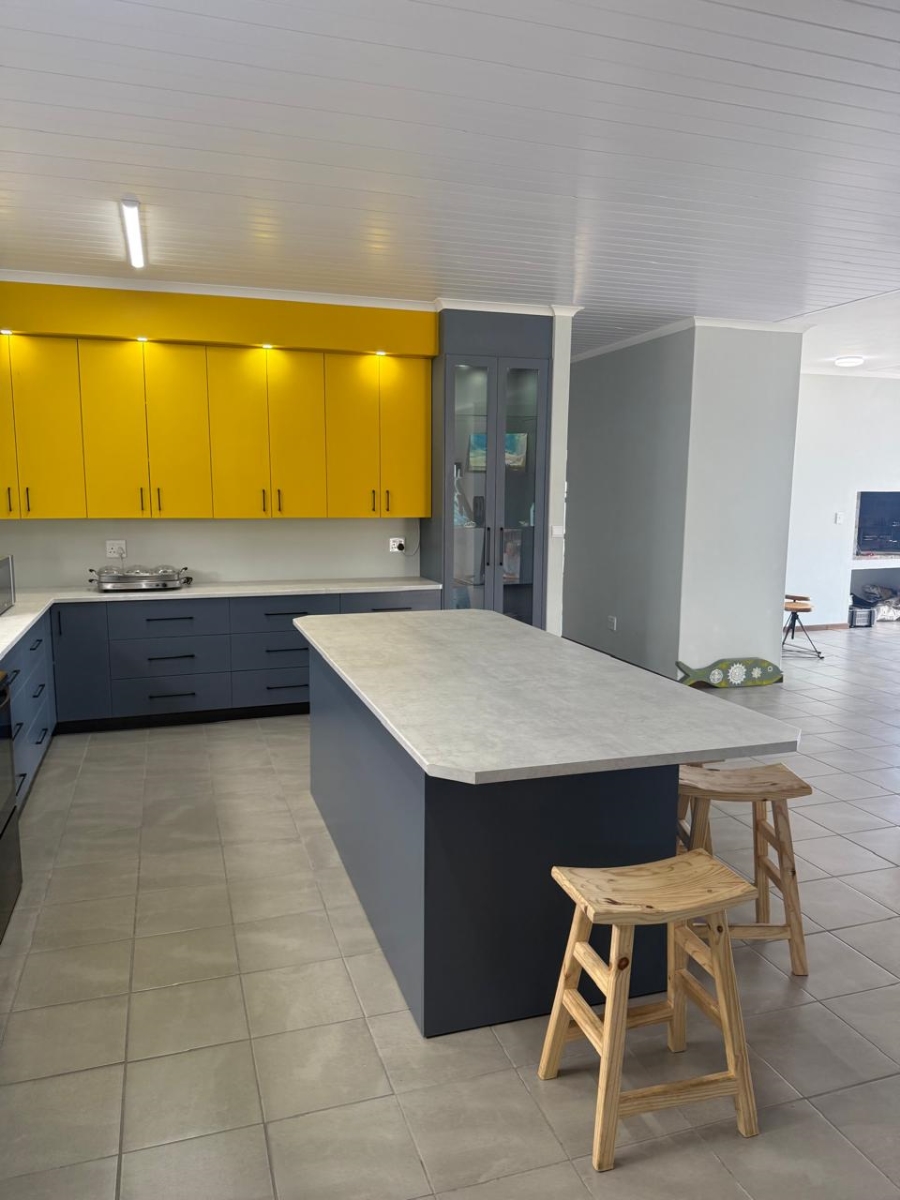 5 Bedroom Property for Sale in Stilbaai Oos Western Cape